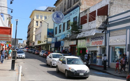 Aumentan las quejas por obstruir banquetas 