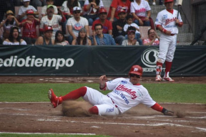 Diablos Rojos se impone 3-1 a Leones de Yucatán 