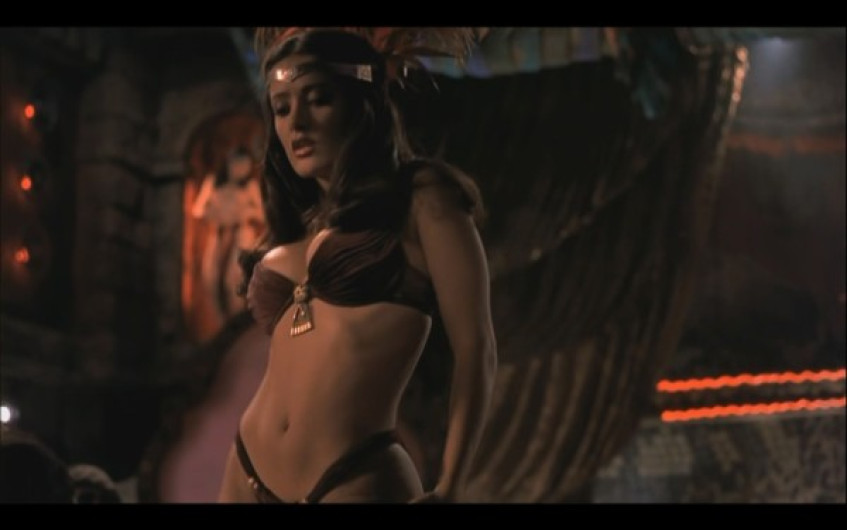 Salma Hayek revive sensual baile de cinta "From dusk till dawn" 