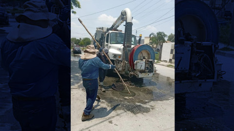Atendió Gobierno Municipal fuga de aguas residuales en la colonia Las Cumbres