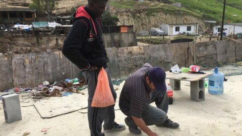 En Tijuana construyen casas para migrantes haitianos