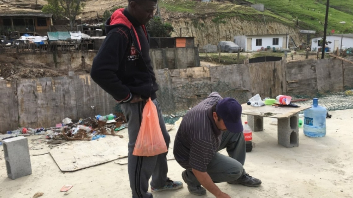 En Tijuana construyen casas para migrantes haitianos