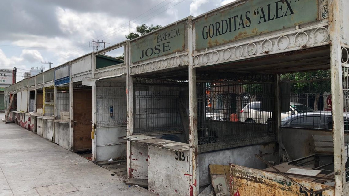 Desalojan a 17 locatarios de la plaza “Allende”