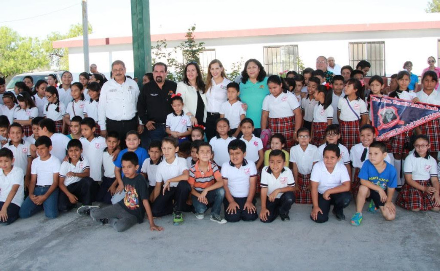 Primaria recibe apoyo económico del DIF 