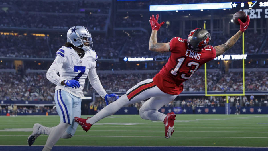 Esta noche Cowboys y Bucaneros buscan el último boleto a la ronda divisional de la NFL