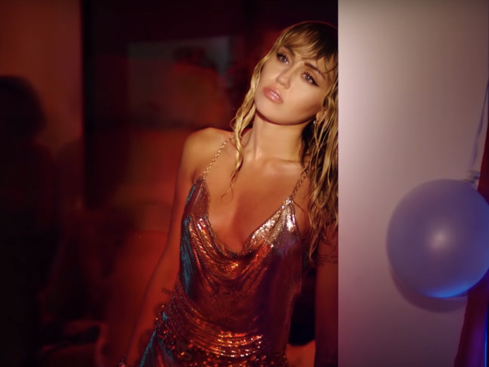 Miley Cyrus estrena el video de 'Slide Away'