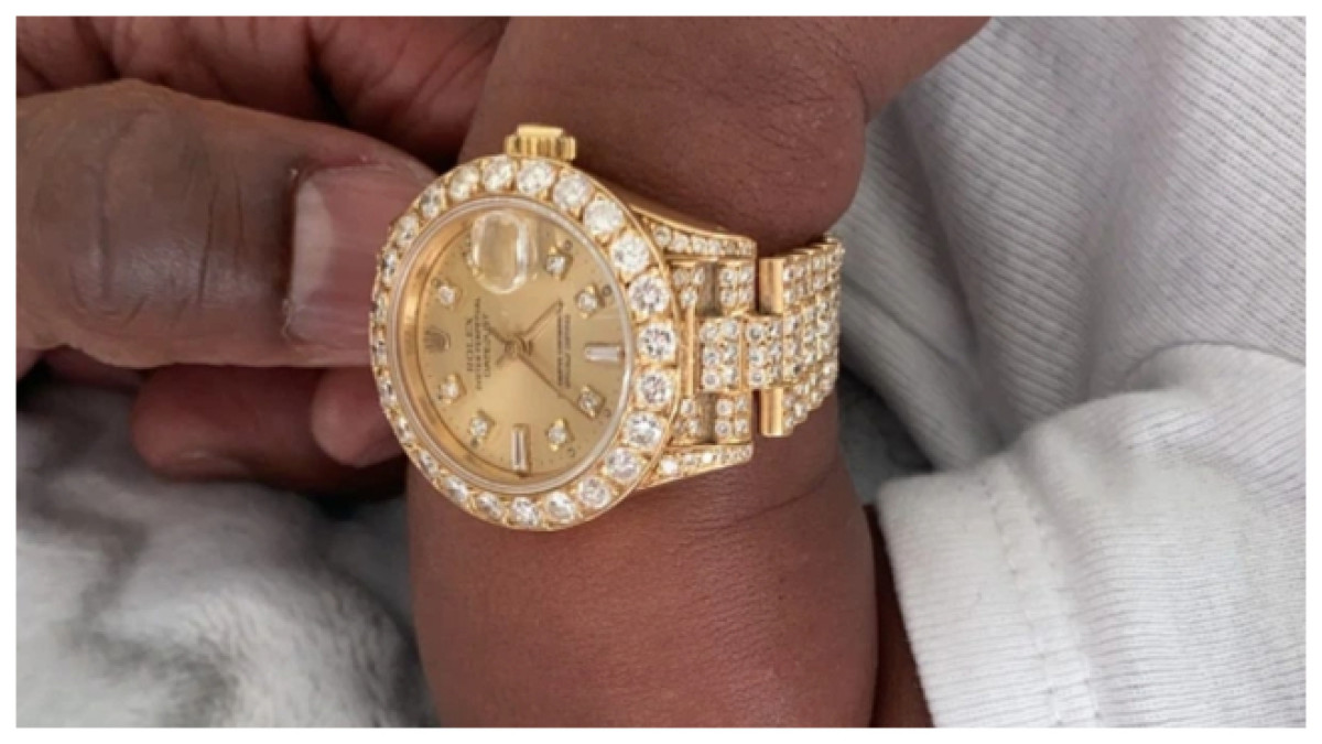 Floyd Mayweather Jr. le regala un Rolex a su nieto de cinco semanas 