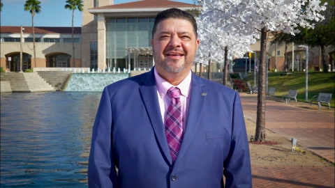 Agentes federales catean la casa del comisionado de McAllen, Rudy Castillo