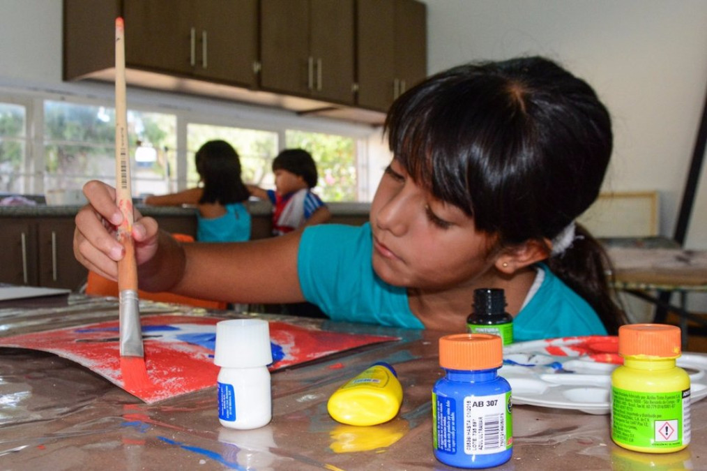 Invitan a clases gratuitas de arte, teatro y manualidades