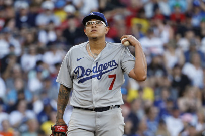 Julio Urías es arrestado por violencia doméstica, Dodger decide no viaje con ellos