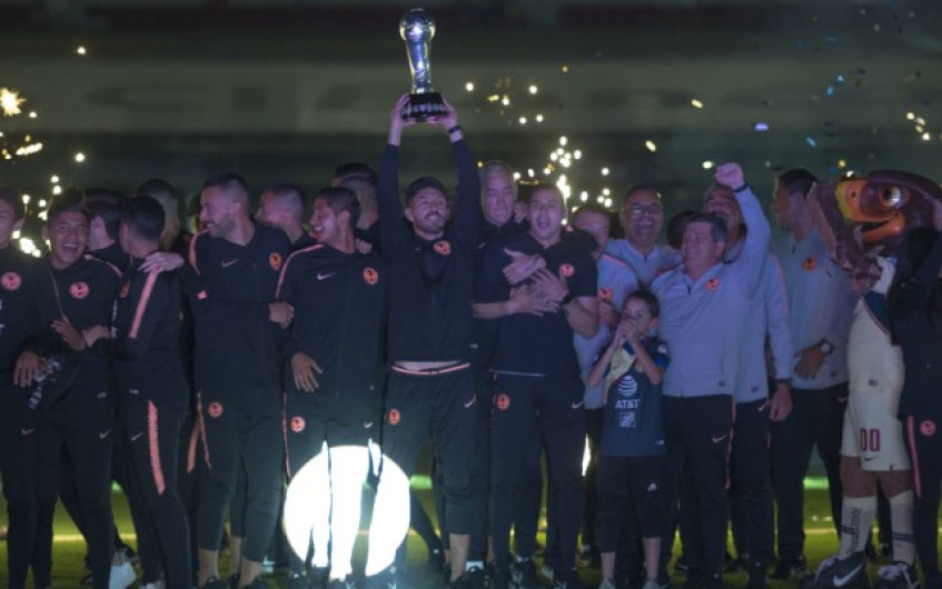 América festeja su titulo 13 con su afición