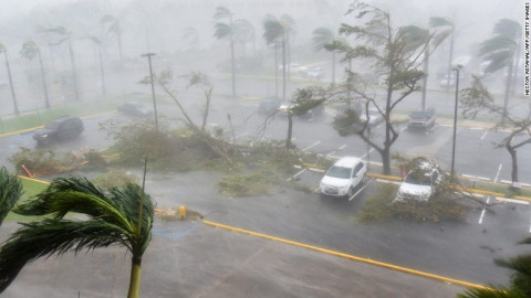 "Maria" sigue como amenaza para Estados Unidos