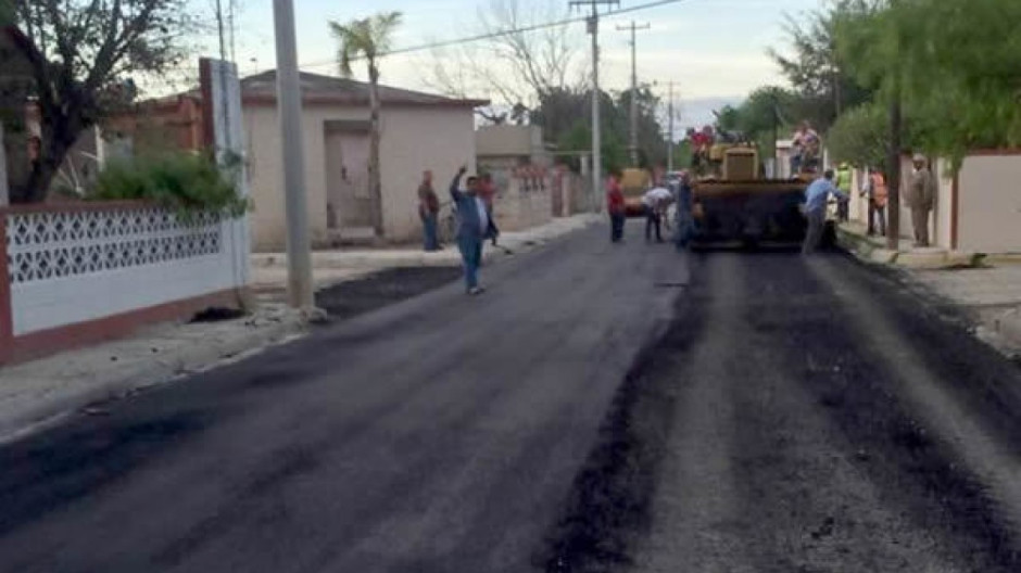 Rehabilitan con pavimentación, cruces del poblado "Los Guerra"