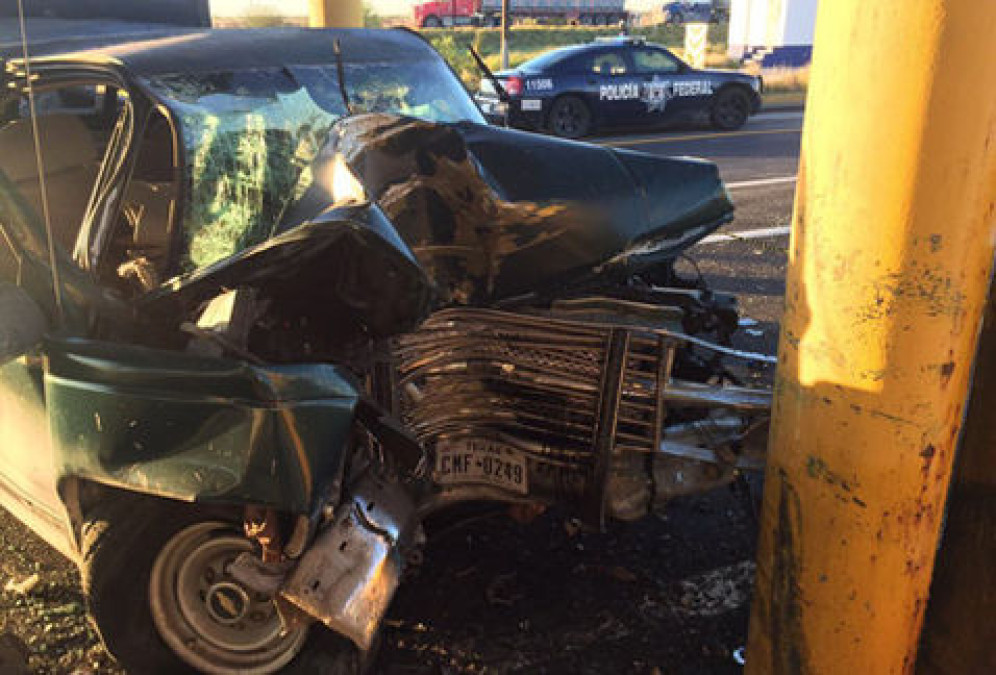 Muere conductor tras chocar en aduana 