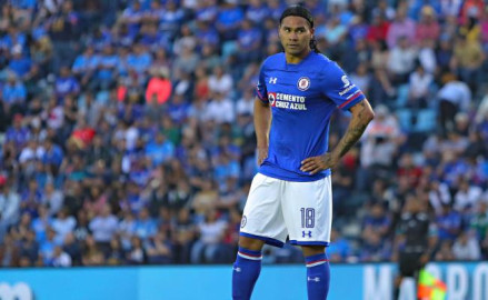 Cruz Azul rescindiría contrato al Gullit Peña