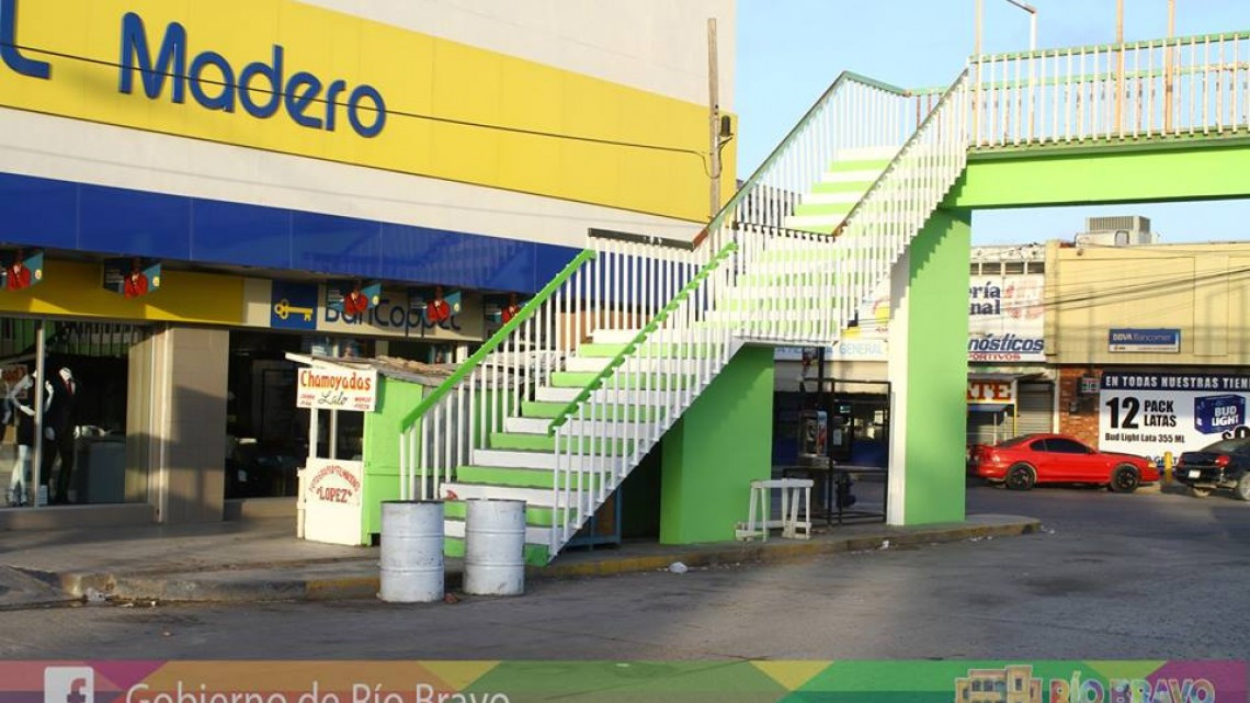 Rehabilitan puente peatonal de calle Francisco I. Madero