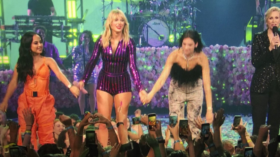 Taylor, Dua Lipa y Becky G incendian el Prime Day Concert