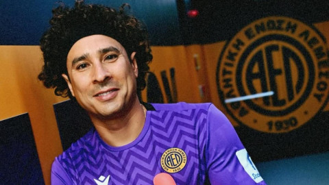Guillermo Ochoa debuta con el AEL Limassol y sufre goleada en Chipre