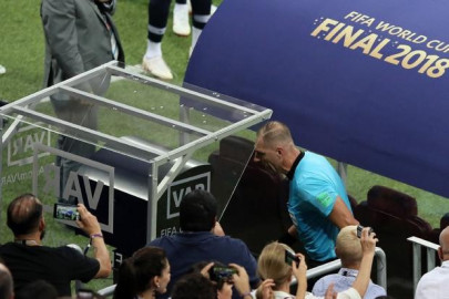 FIFA afirma que árbitros y VAR fueron éxito rotundo en Rusia 2018