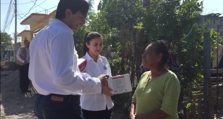 DIF Reynosa entrega apoyos a familias vulnerables