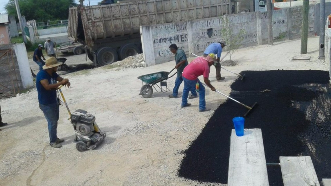 Realizan trabajos de mantenimiento en parque de softbol