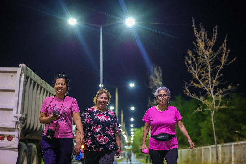 Alumbra Gobierno de Carlos Peña Ortiz 15 cuadras en Parque Lineal Jarachina Sur 