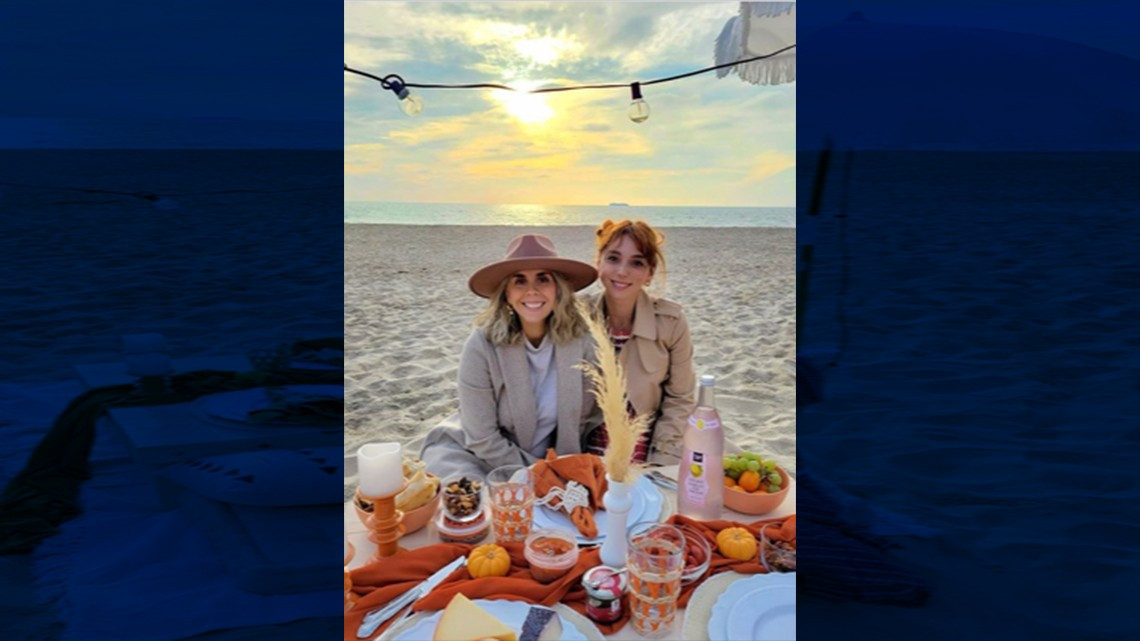 Natalia Téllez festeja su primer baby shower a la orilla del mar