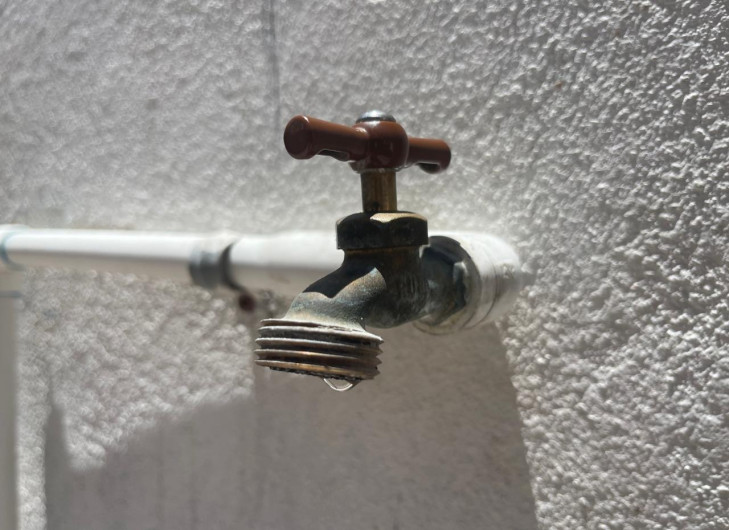 Provocan apagones escasez de agua 