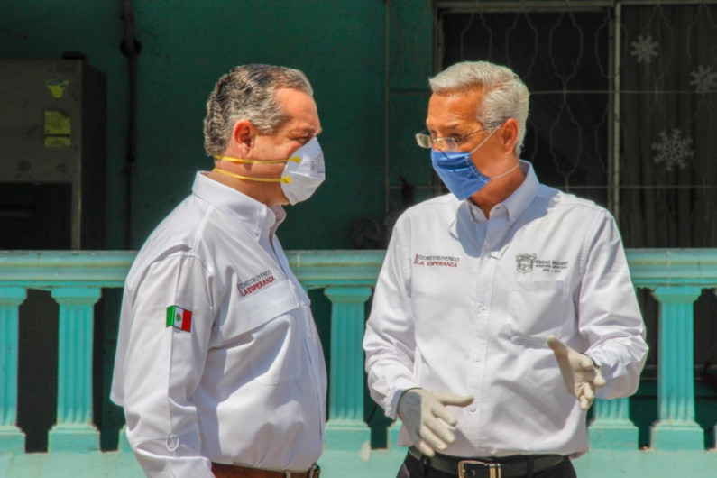 Adrián Oseguera supervisa y entrega Obra Pública en las colonias