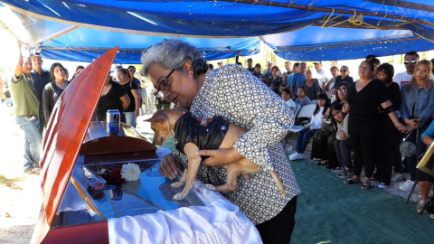 El perrito 'Motherfaker' se despidió de su dueño Franco en un emotivo sepelio