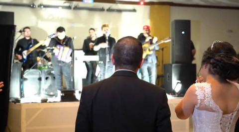 La Firma sorprende a unos novios en su boda 