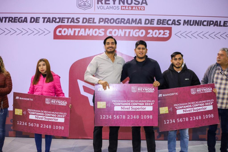 Continúa el Alcalde Carlos Peña Ortiz con la dispersión de Becas en Reynosa
