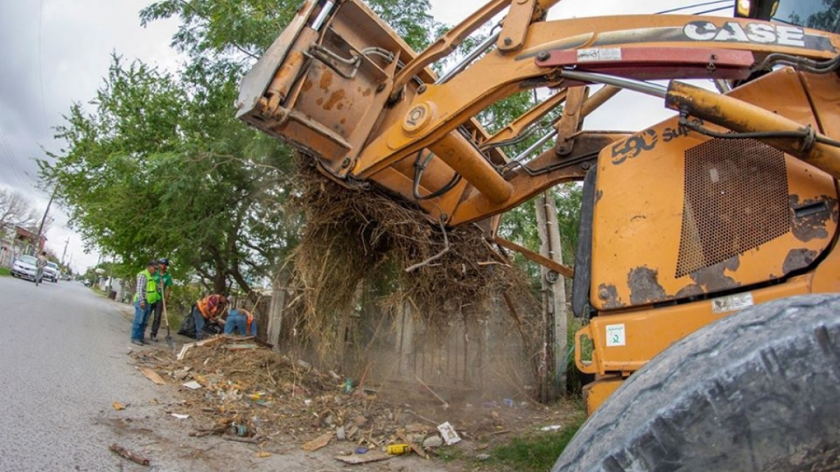 Realizan trabajos de limpieza en colonia Arco Iris