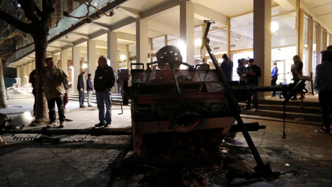 Amenaza Trump con cortar finaciamiento a Universidad de Berkeley