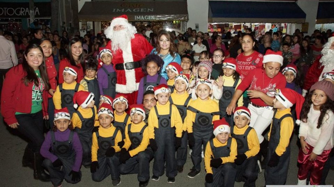 Un éxito el desfile navideño en Miguel Alemán 