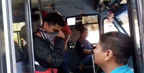 Despojan normalistas a usuarios de transporte público en Oaxaca