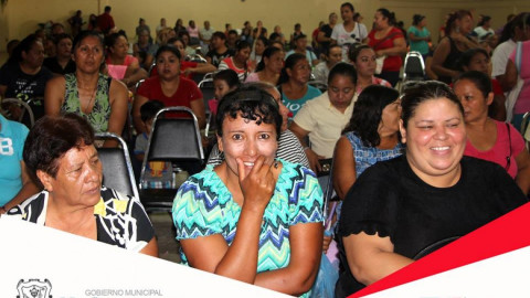 Entregan apoyos PROSPERA