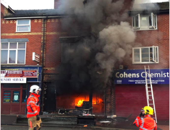 Explosión sacude cafetería en Manchester, Reino Unido