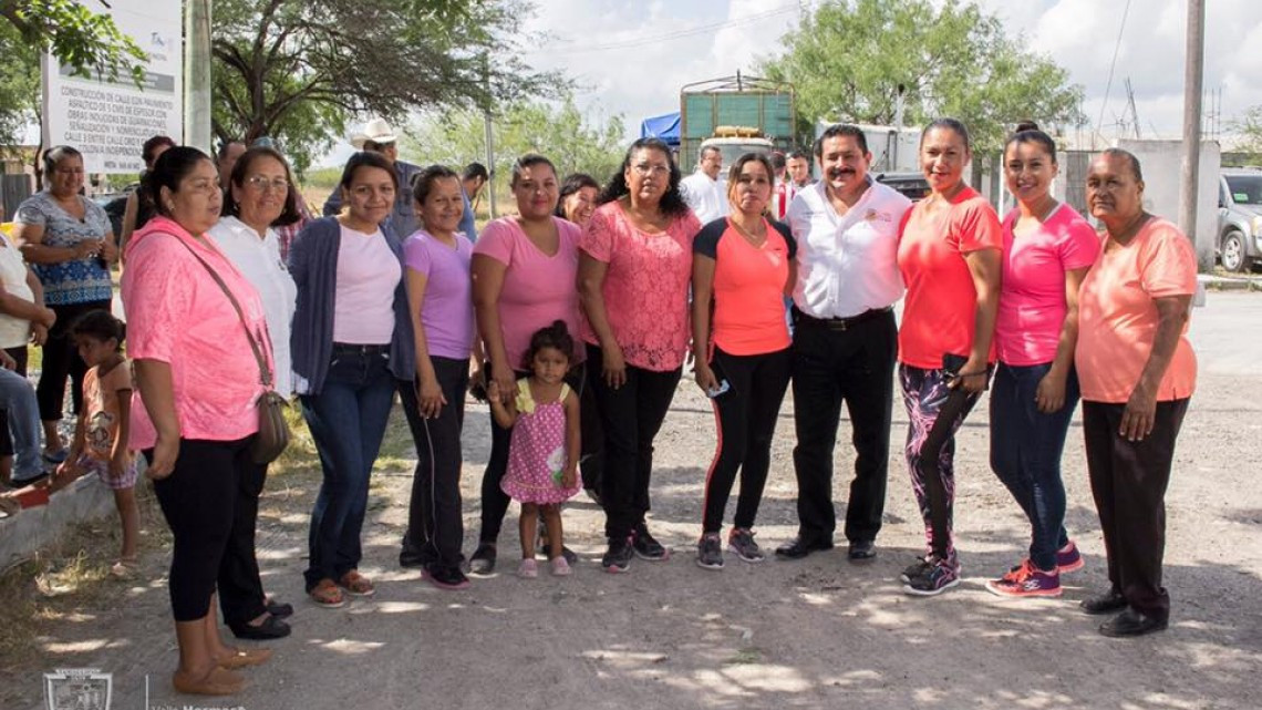 Dan banderazo para inicio de pavimentación