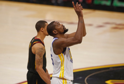 Warriors gana y complica la serie para Cleveland