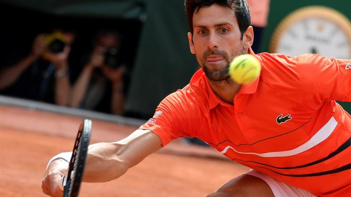 Novak Djokovic avanza a segunda ronda de Roland Garros  