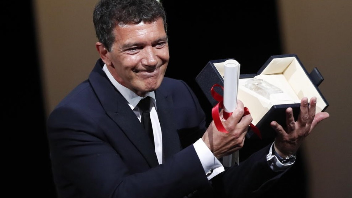 Antonio Banderas es galardonado como mejor actor en Cannes