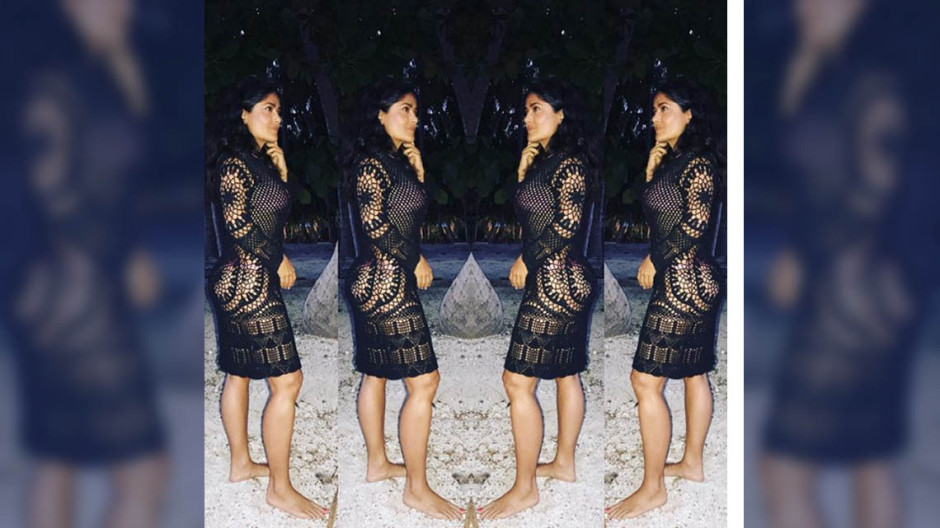 Salma Hayek sorprende con vestido de transparencias