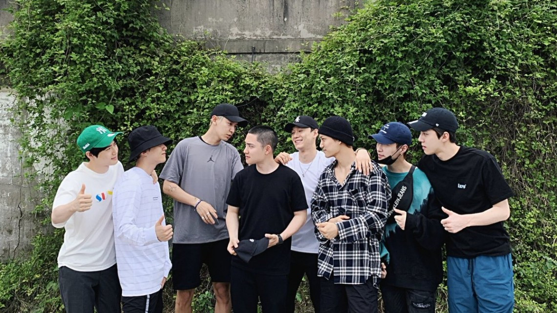 Yixing reaparece con EXO para despedir a Kyungsoo