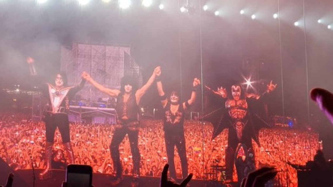 Kiss se despide de México ante 60 mil fans