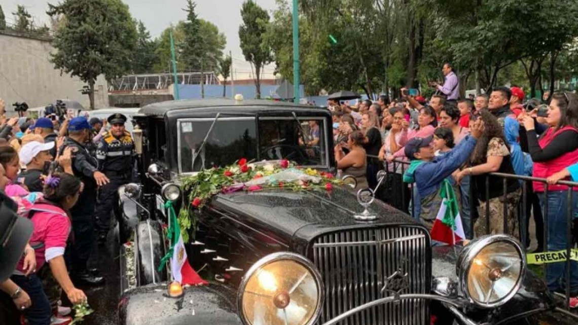 Rinden homenaje a José José en Ciudad de México