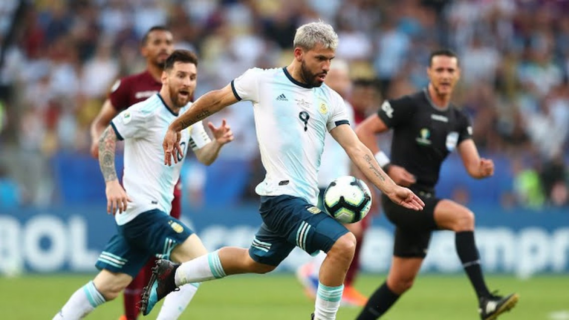 Argentina se impone 2-0 a Venezuela 