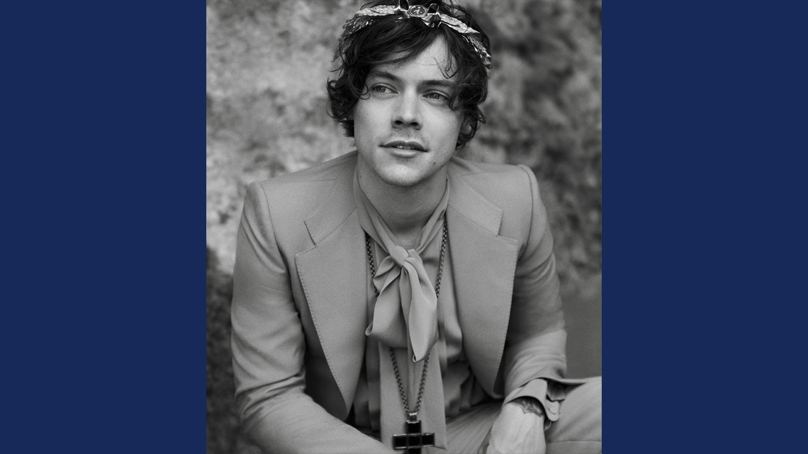 Harry Styles posa con animalitos para Gucci