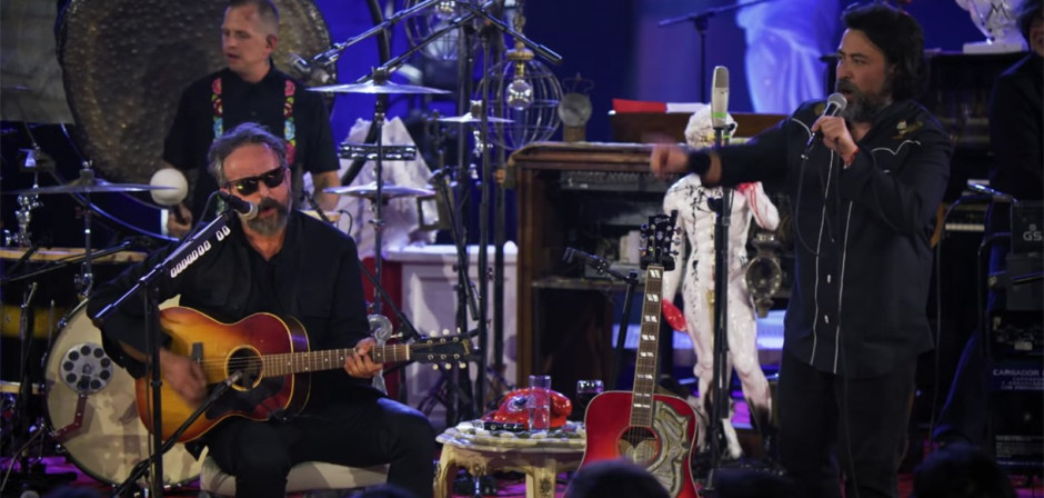 Molotov lanza "Gimme the power" versión Unplugged