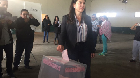 La candidata Teresa Castell vota en Lerma